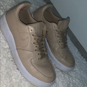NIKE AIR FORCE 1